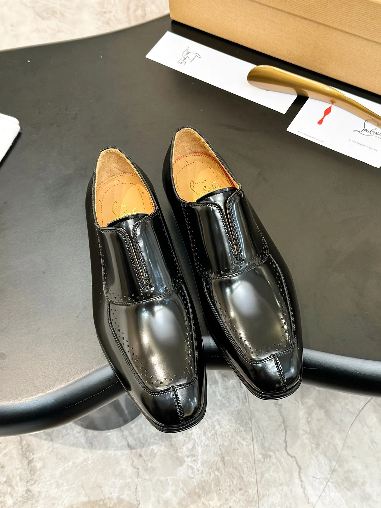 Batch 1080 yuan 💰CL～High-end men’s 👔casual loafers with red soles! ••🆑Genuine and top-quality goods from original orders ••✅💯 Purchase goods from top-quality original orders! Original imported patterned cowhide➕Imported cowhide lining➕Cowhide feet➕Original leather outsole~Size: 39-44 (38, 45.46.47 can be customized)